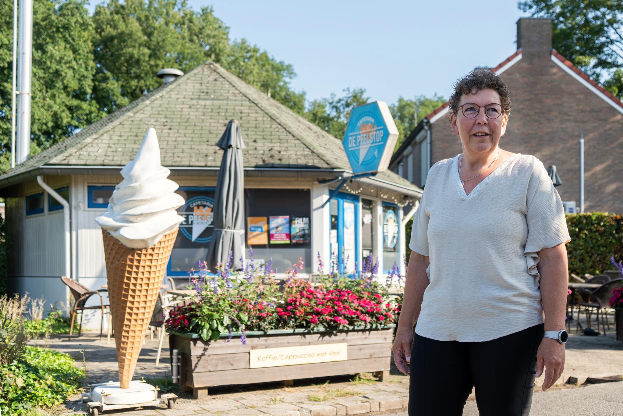 Esther neemt enige cafetaria in Griendtsveen na twintig jaar opnieuw over: ‘Ik doe al mijn hele leve